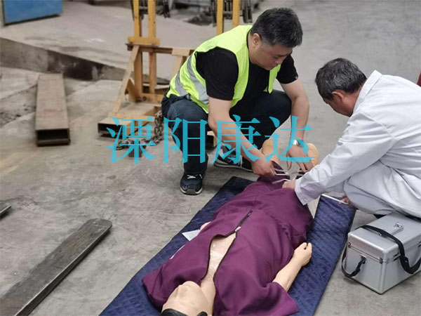 医疗组救护的照片.jpg
