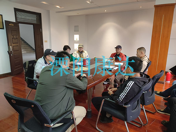 5月22日23日两天上海质量体系审核中心对我公司进行换证审核，三个月内完成换证工作！